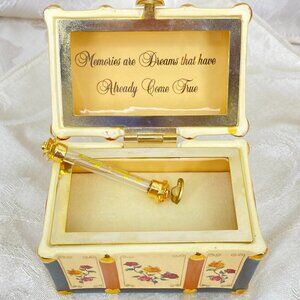 Ardleigh Elliott Special Memories Porcelain Music Box​​